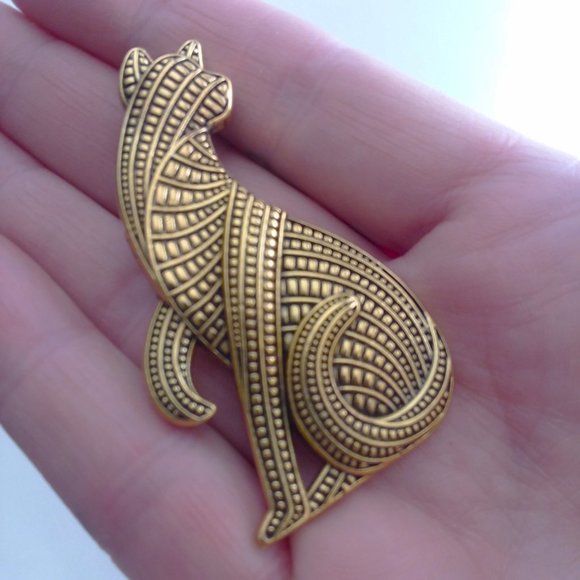 Cat Brooch Egyptian Cold Pin Stylish Large Textured Gold sphynx Goddess Glam Fun - Picture 2 of 2